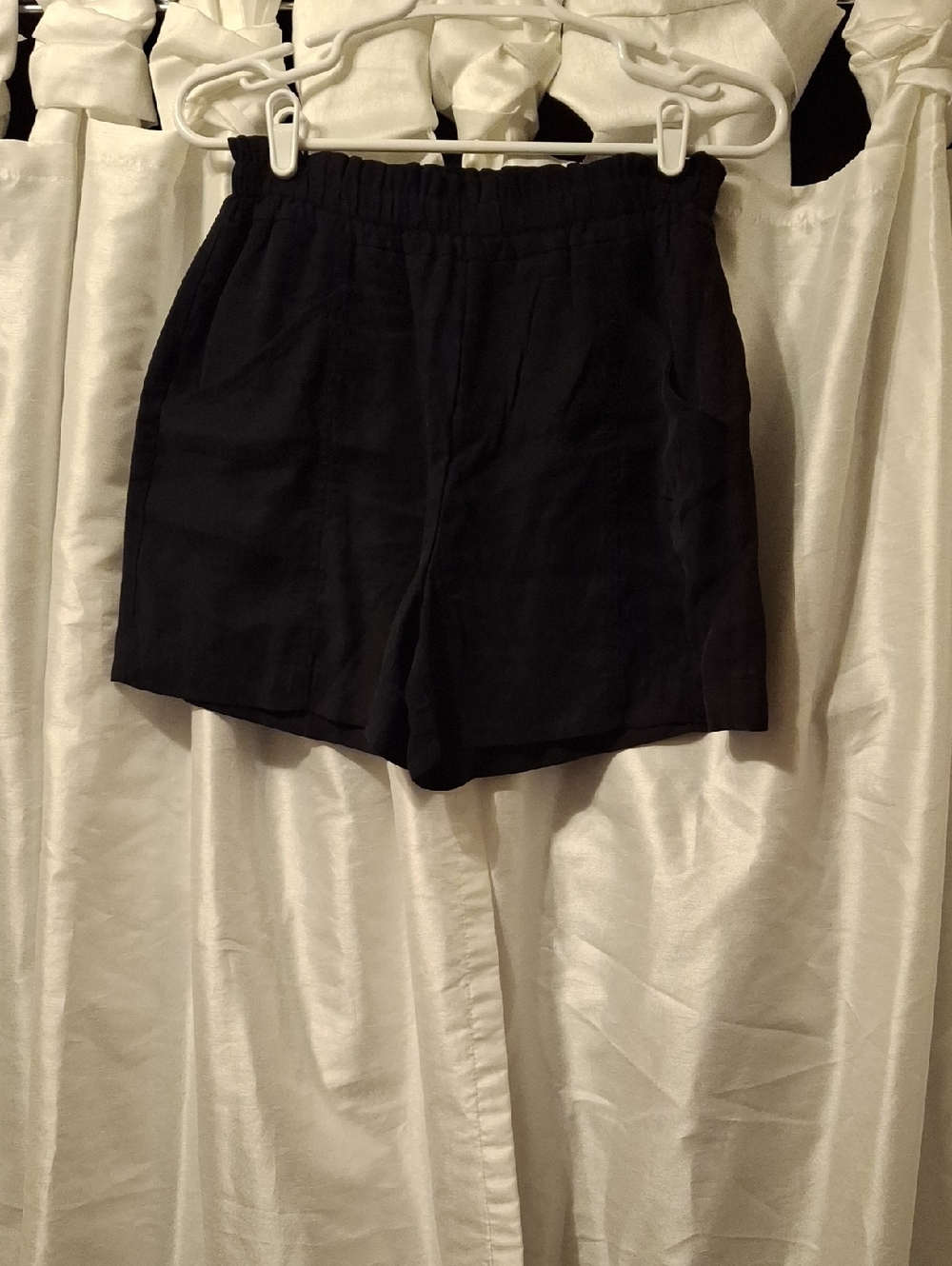 Simply Vera Vera Wang Black High-Waist Elastic Shorts